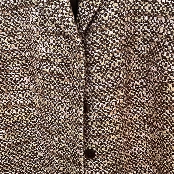 Beautiful acrylic wool business suit with below the knee skirt and suit jacket - Picture 3 of 7